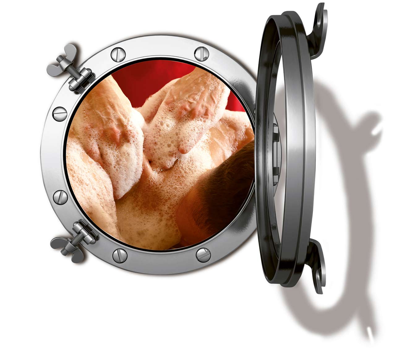 Mann erhält Seifenschaummassage