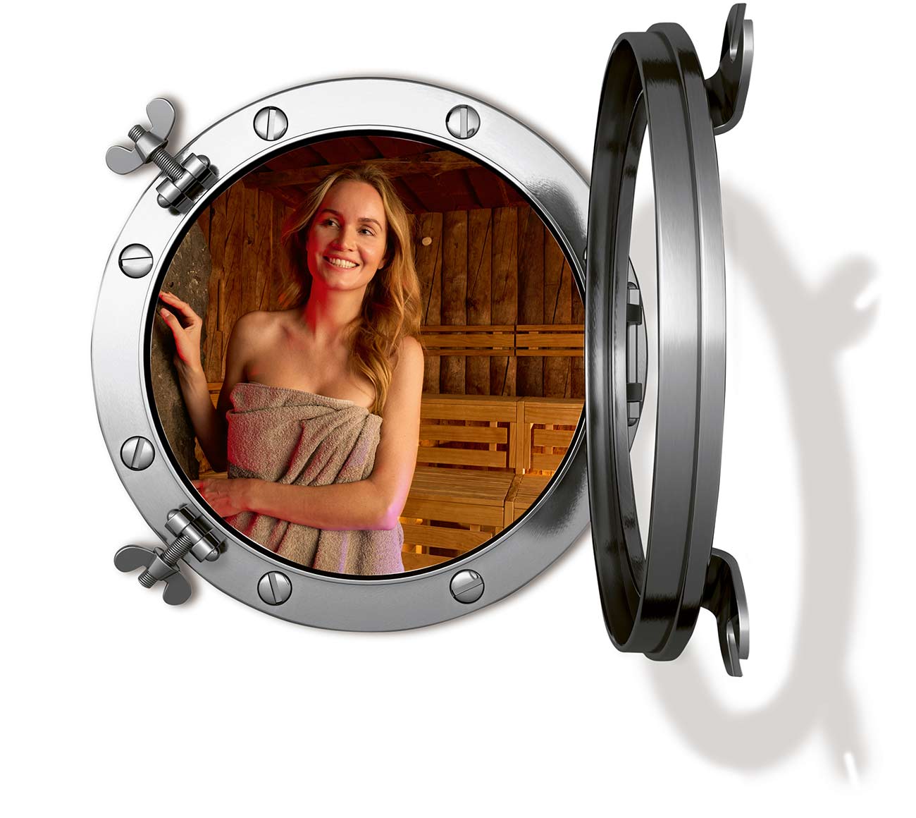 Frau genießt den Saunaaufenthalt